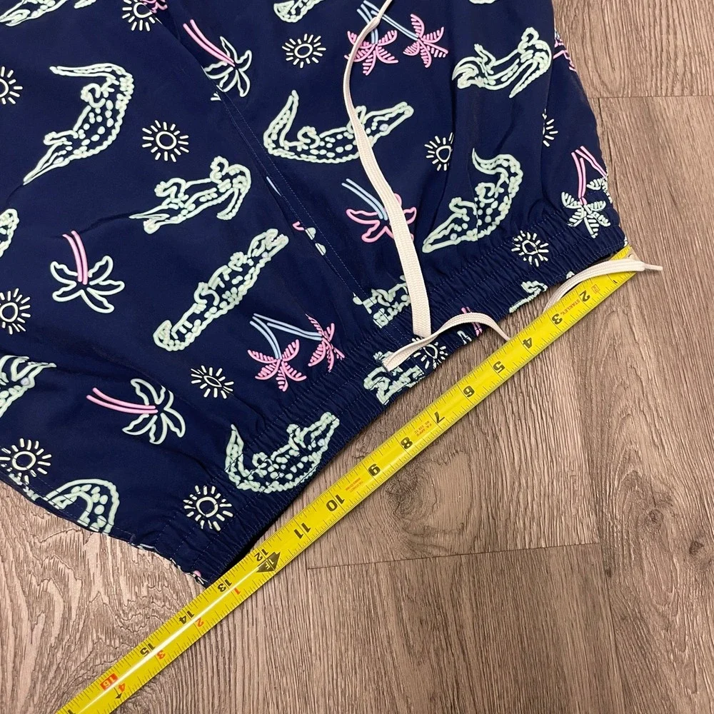 Chubbies Swim Trunks Mens Medium Navy Blue Crocodile Palm Tree Neon 5.5